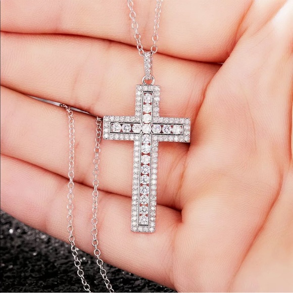New Luxury 925 Silver Beautiful Cross Diamond Necklace - Picture 3 of 9